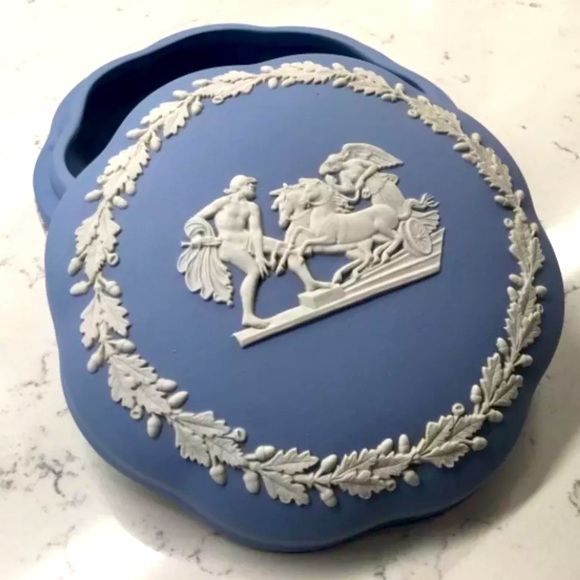 Wedgwood dish - Picture 1 of 6